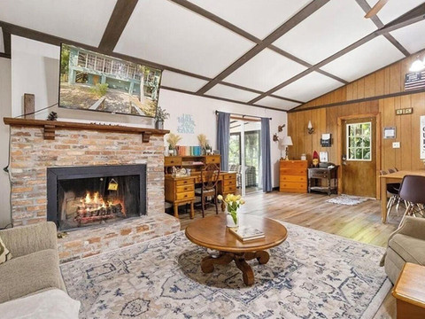 乡村湖边别墅皮划艇钓鱼篝火