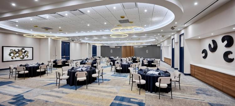 伯灵顿假日酒店及会议中心(Holiday Inn Burlington Conference Centre)图片