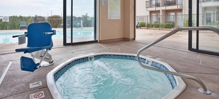 布兰森中心区76号智选假日套房酒店(Holiday Inn Express & Suites Branson 76 Central)图片