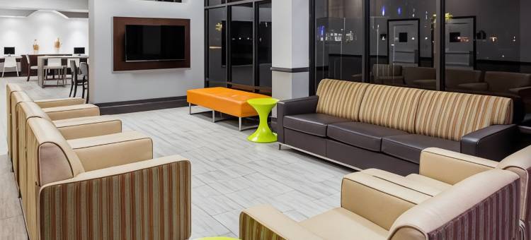 奥兰多机场戴斯套房酒店(Days Inn & Suites by Wyndham Orlando Airport)图片