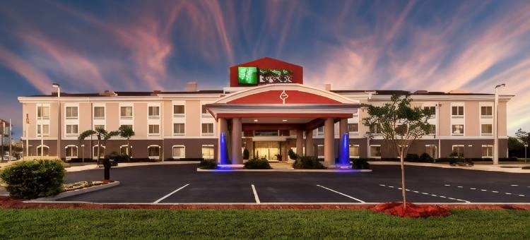 Holiday Inn Express 湖莱克威尔士的N -冬季避风港(Holiday Inn Express Lake Wales N-Winter Haven)图片