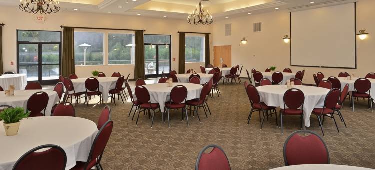 河岸贝斯特韦斯特优质酒店(Best Western Lodge at Rivers Edge)图片