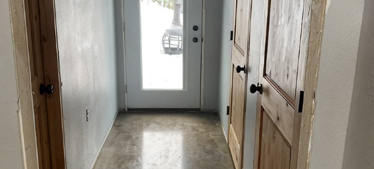 比格霍尔山谷河道入口小屋(Big Hole Valley cabin near river access)图片