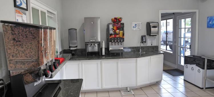 阿纳海姆卡普里套房酒店(Capri Suites Anaheim)图片