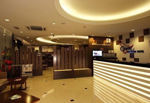 Country Hotel Hotel Overview