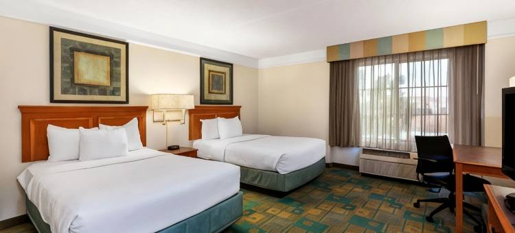 凤凰城西皮奥里亚拉昆塔温德姆套房酒店(La Quinta Inn & Suites by Wyndham Phoenix West Peoria)图片