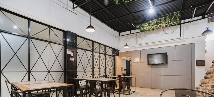 红多兹高级酒店-加兰瑞丹因坦(RedDoorz Plus @ Jalan Raden Intan Lampung)图片