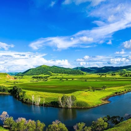 内蒙古锡林郭勒盟锡林郭勒盟草原+二连浩特二连浩特国门景区+张家口大境门景区+乌兰察布乌兰哈达火山地质公园+赤峰达里湖+贡格尔草原+达达线+阿斯哈图石林景区+热阿线+蛤蟆坝景区+乌兰布统草原5日4晚跟团游