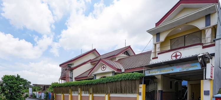 茉莉芬市格里亚坎帕尔红多兹酒店(Reddoorz at Griya Kampar Madiun)图片