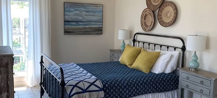 距海滩75码温馨奢华度假屋，绝佳景观，泳池&纱网门廊(Lovely luxury home 75yds to beach, wonderful views, pool & screened porches.)图片