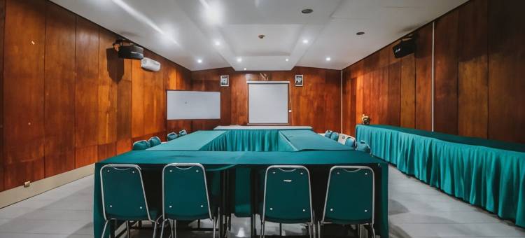 RedDoorz Plus at Neo Asri Hotel Megamendung Puncak Bogor图片