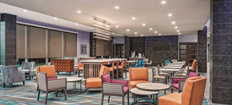 达拉斯大草原城北拉昆塔温德姆套房酒店(La Quinta Inn & Suites by Wyndham Dallas Grand Prairie North)图片