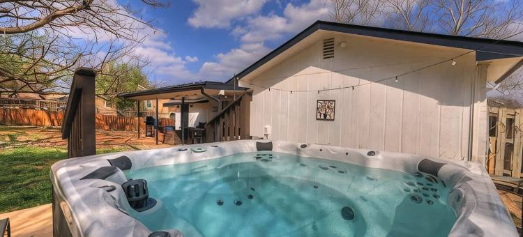 Bayer宾馆-带有热水浴缸和火坑(Bayer Guest Haus-Hot Tub and Fire Pit)图片