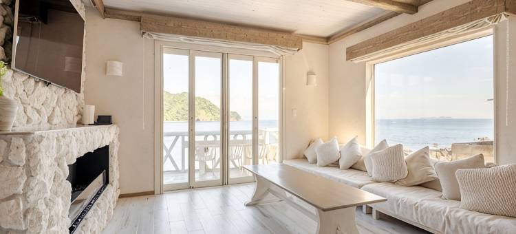 "COVE KAWANA" Shabby Chic Izu Ocean Front Villa图片