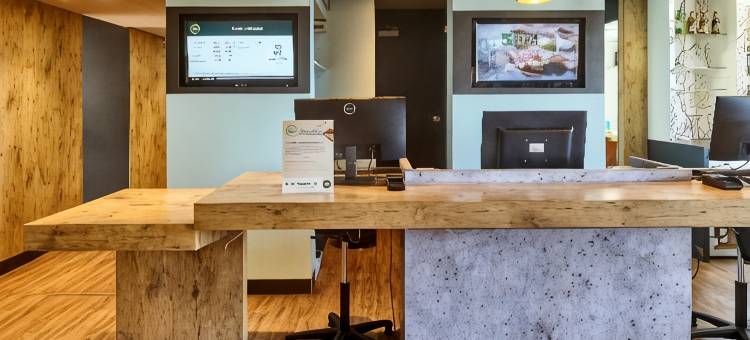 凡尔赛宫勒谢奈 B&B 酒店(B&B Hotel Versailles le Chesnay)图片