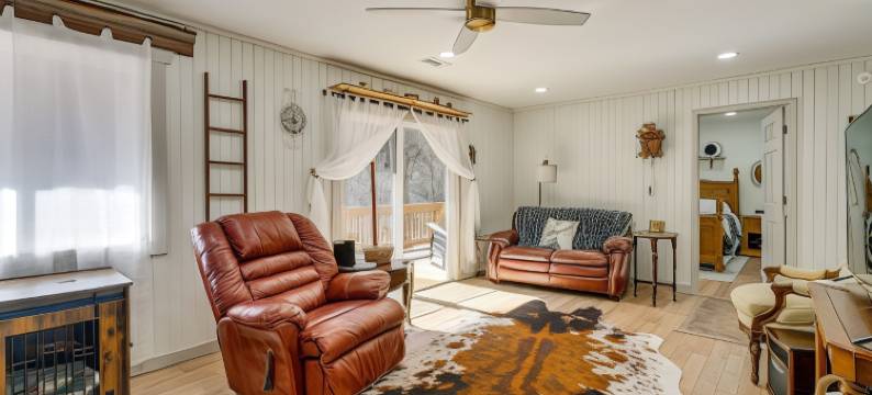 北卡罗来纳情侣度假屋带露台和烧烤架！(North Carolina Coupes Retreat with Deck and Grill!)图片