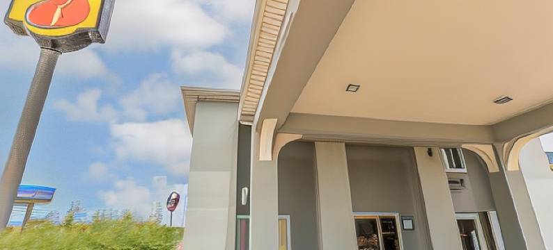 查尔斯湖东北速8酒店(Super 8 by Wyndham Lake Charles Northeast)图片