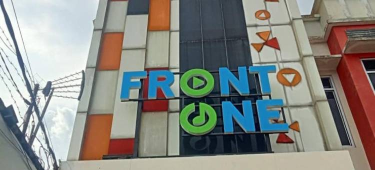 Front One Budget Hotel Tirtonadi Solo图片