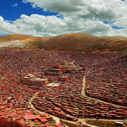 成都+色达+四姑娘山景区+鱼子西+墨石公园景区6日5晚跟团游