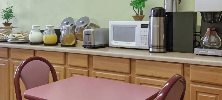 迪凡斯速8酒店(Super 8 by Wyndham Defiance)图片