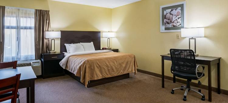 格林斯堡I-74凯艺套房酒店(Quality Inn & Suites Greensburg I-74)图片