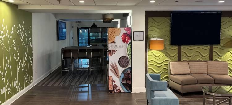 蒙哥马利东 I-240 快捷假日酒店(舒眠套房酒店孟菲斯)(Sleep Inn & Suites)图片