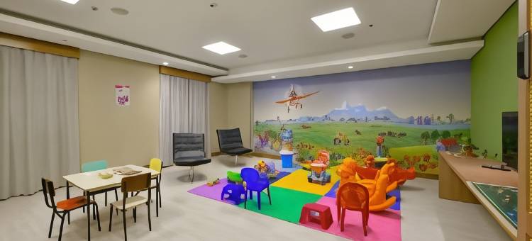 艾罗克里亚广场(Araucaria Plaza)图片