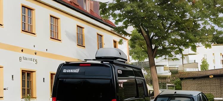 Bob W Munich Airport - Peterhof图片