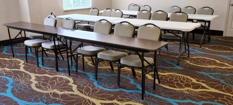 红顶酒店-诺克斯维尔中心佩柏米尔路(Red Roof Inn Knoxville Central - Papermill Road)图片
