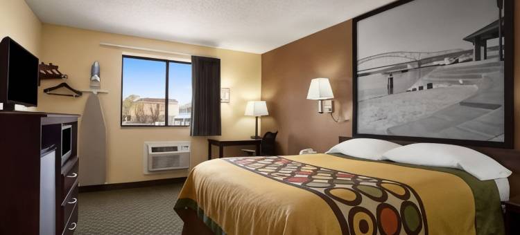 锡达拉皮兹速8酒店(Super 8 by Wyndham Cedar Rapids)图片