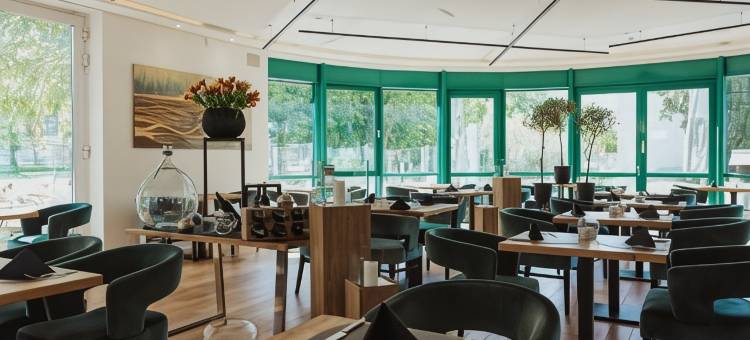 四季公园酒店库隆斯博恩(Parkhotel IV Jahreszeiten Kühlungsborn)图片
