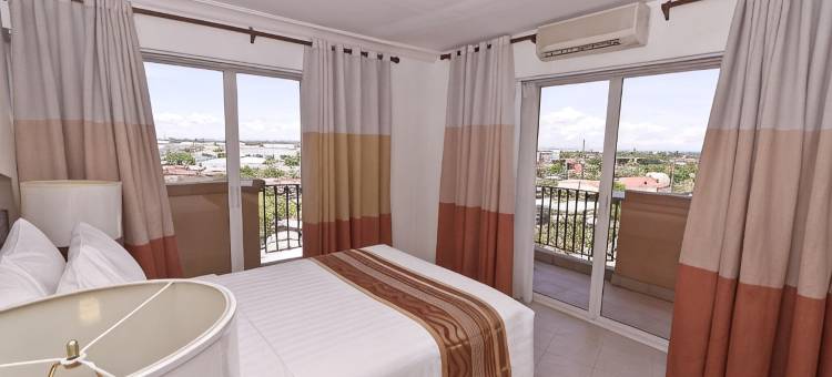 麦克坦皇冠丽晶套房酒店(Crown Regency Suites Mactan)图片