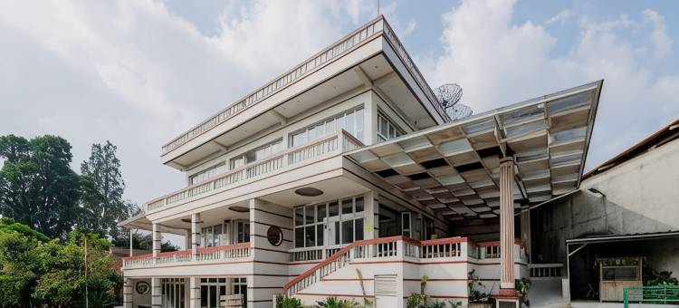 乌尔班维尤博托尔度假村-芝萨鲁亚蓬查克茂物(Urbanview Resort Botol Cisarua Puncak Bogor)图片