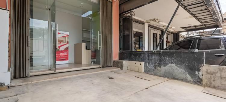 红多兹酒店-近丹绒杜仁2号(RedDoorz Near Tanjung Duren 2)图片