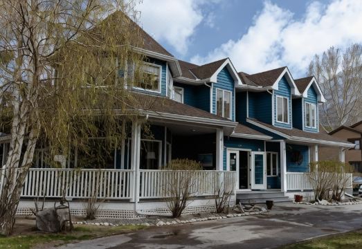 Lady MacDonald Country Inn Hotel Overview