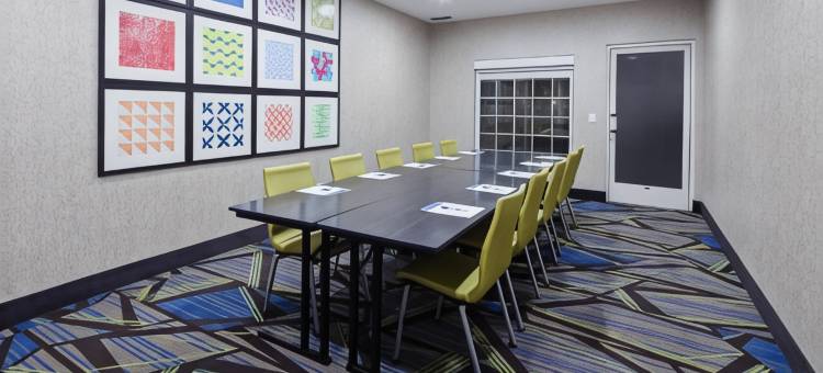 图莱里智选假日套房酒店(Holiday Inn Express & Suites Tulare)图片