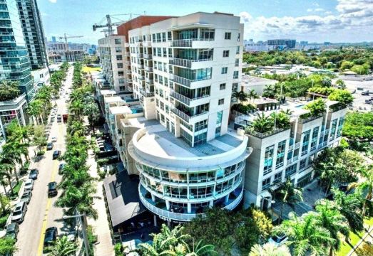 Amazing Condo with Pool at Midblock Miami Hotel Overview