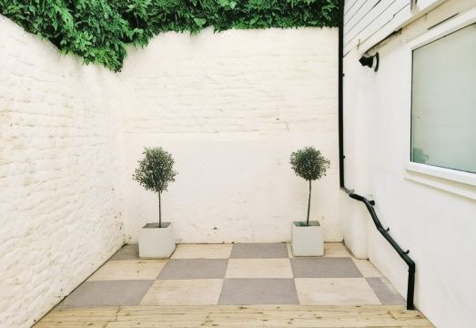 Upper Rock Brighton - Guest House Hotel Overview