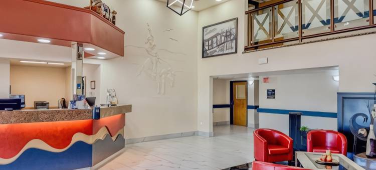 高河温德姆速8酒店(Super 8 by Wyndham High River AB)图片