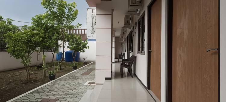 泞尔斯科斯特清真红伙伴酒店-近泗水国立发展大学(Nilskost Syariah RedPartner Near Upn Surabaya)图片