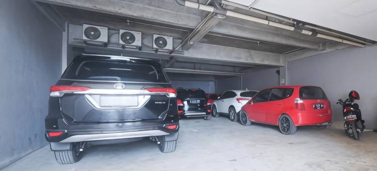 红多兹Plus酒店-近格林普拉姆卡广场购物中心(RedDoorz Plus Near Green Pramuka Square Mall)图片