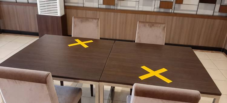 特加尔卡利塔酒店(Karlita Hotel Tegal)图片