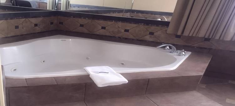 昆西麦客达套房酒店(Microtel Inn & Suites by Wyndham Quincy Downtown/River Area)图片