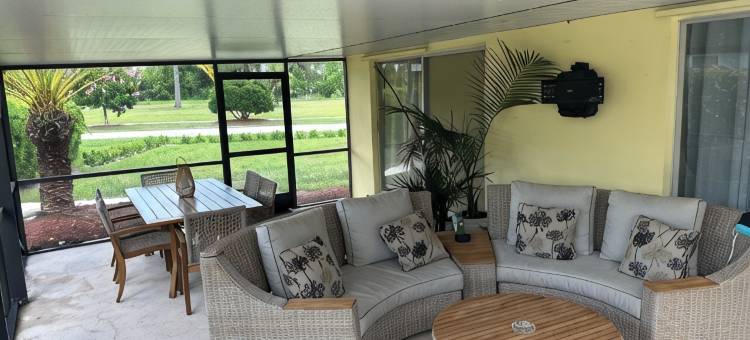 湖畔宽敞四卧室度假屋-恒温泳池、热水浴缸，近一切！(Spacious 4Br Lakefront Getaway – Heated Pool, Hot Tub  Near Everything!)图片