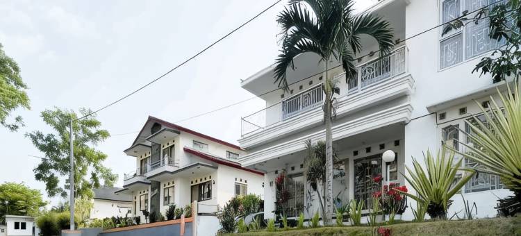 Urbanview Golden Barbie Near Jawa Timur Park 2图片
