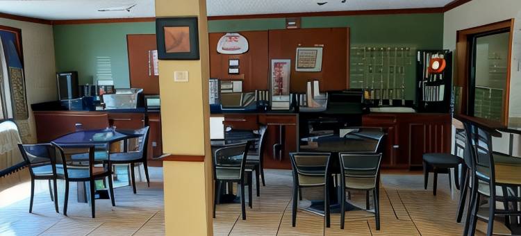 蒂尔顿-威尼皮索科湖速8酒店(Super 8 by Wyndham Tilton/Lake Winnipesaukee)图片