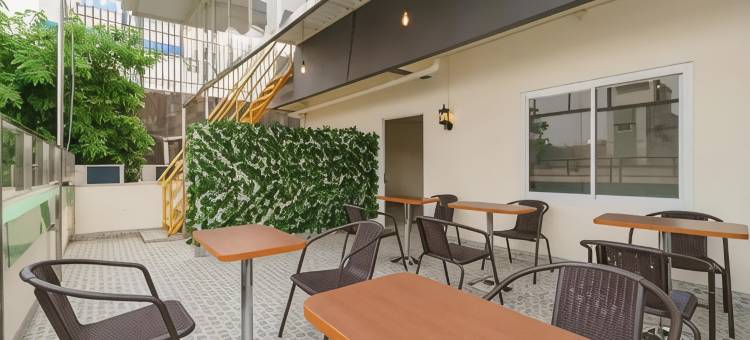 红多兹Plus酒店-近巨港RS RK查理塔斯2号(RedDoorz Plus Near RS RK Charitas 2 Palembang)图片