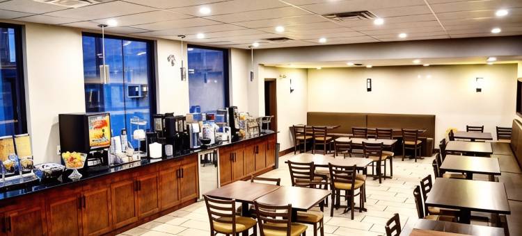 基洛纳速8酒店(Super 8 by Wyndham Kelowna BC)图片