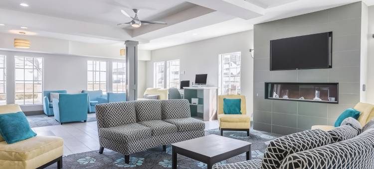 堪萨斯城机场拉昆塔温德姆套房酒店(La Quinta Inn & Suites by Wyndham Kansas City Airport)图片