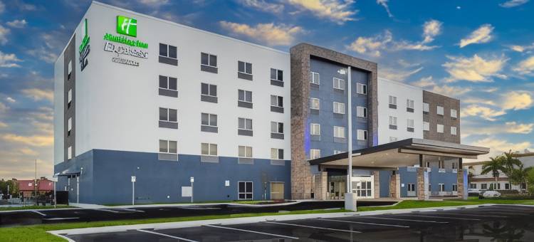 迈尔斯堡机场智选假日套房酒店(Holiday Inn Express & Suites FORT MYERS AIRPORT by IHG)图片